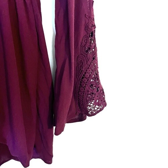 Tobi Remember My Name Surplice Flowy Crochet Romper - Picture 5 of 11